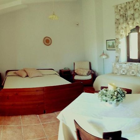 Agriturismo Tre Santi Villa ปาดูลา ภายนอก รูปภาพ